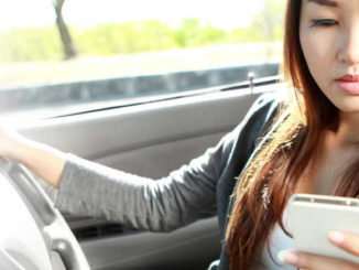 woman texting and driving